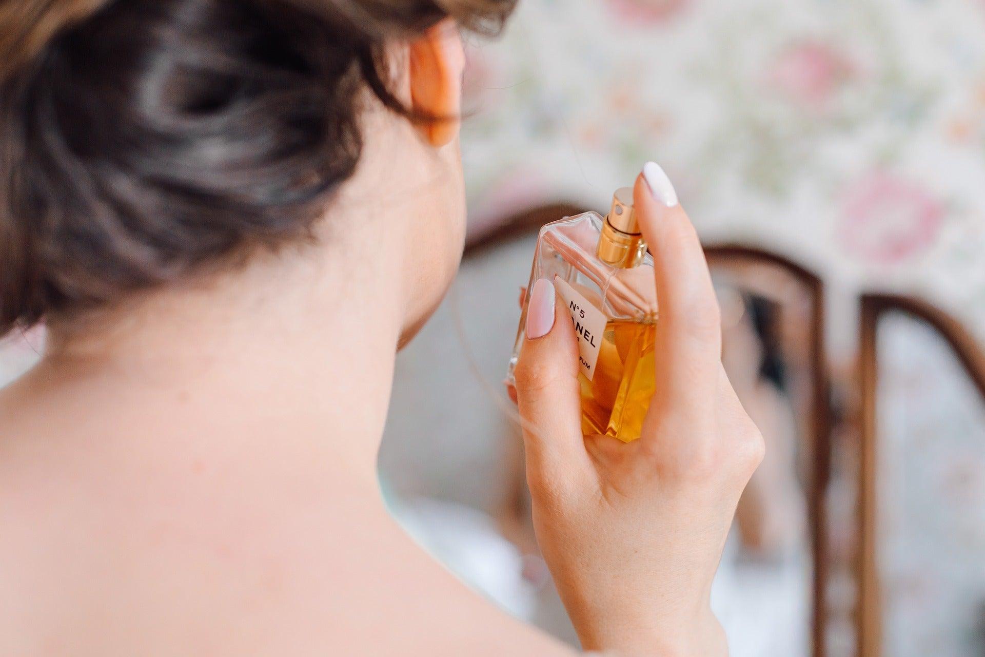 Long-lasting perfumes - how to spray perfume correctly? - Royalsperfume
